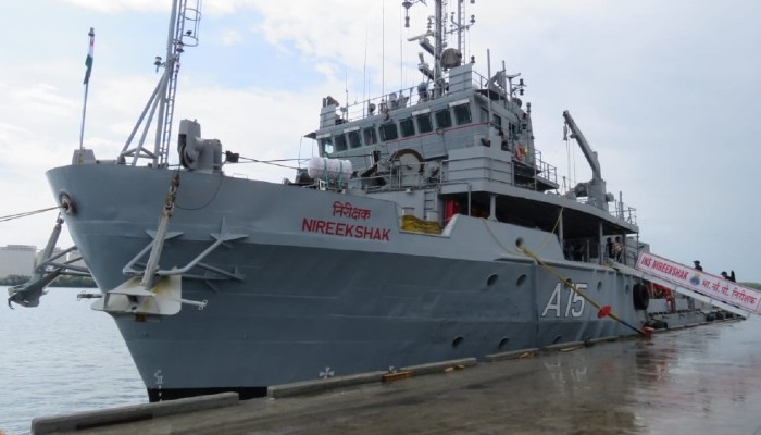 Buque de la Armada India en Trincomalee para brindar entrenamiento a los buceadores de la Armada de Sri Lanka.