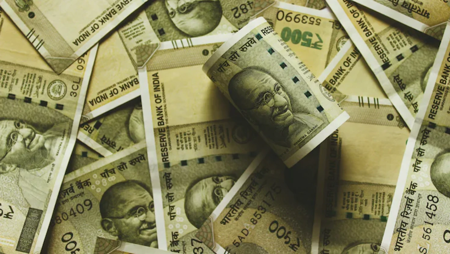 Reliance Mutual Fund's Rs 2,850 Crore Investment in YES Bank Under Scrutiny