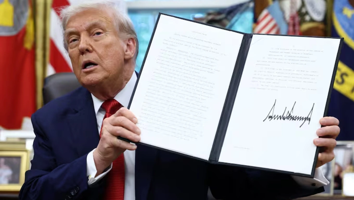 Trump signs executive order to transfer TikTok to American owners