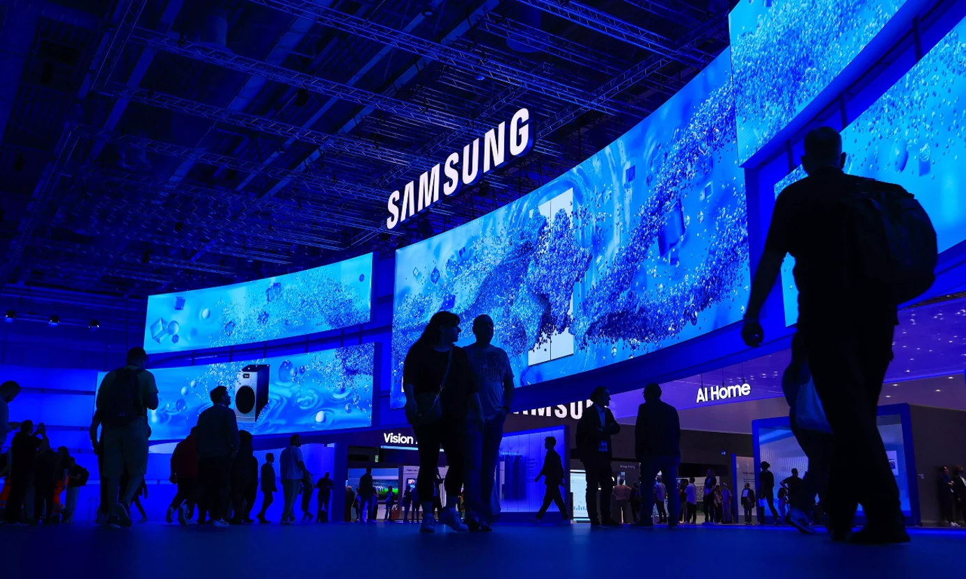 Samsung Set to Unveil Its First Tri-Fold Smartphone Soon