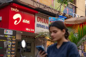 Singtel Plans to Sell Stake in Bharti Airtel Worth Rs 10,300 Crore