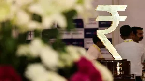 Indian Rupee Falls to 88.66 Against US Dollar Amid Market Pressures