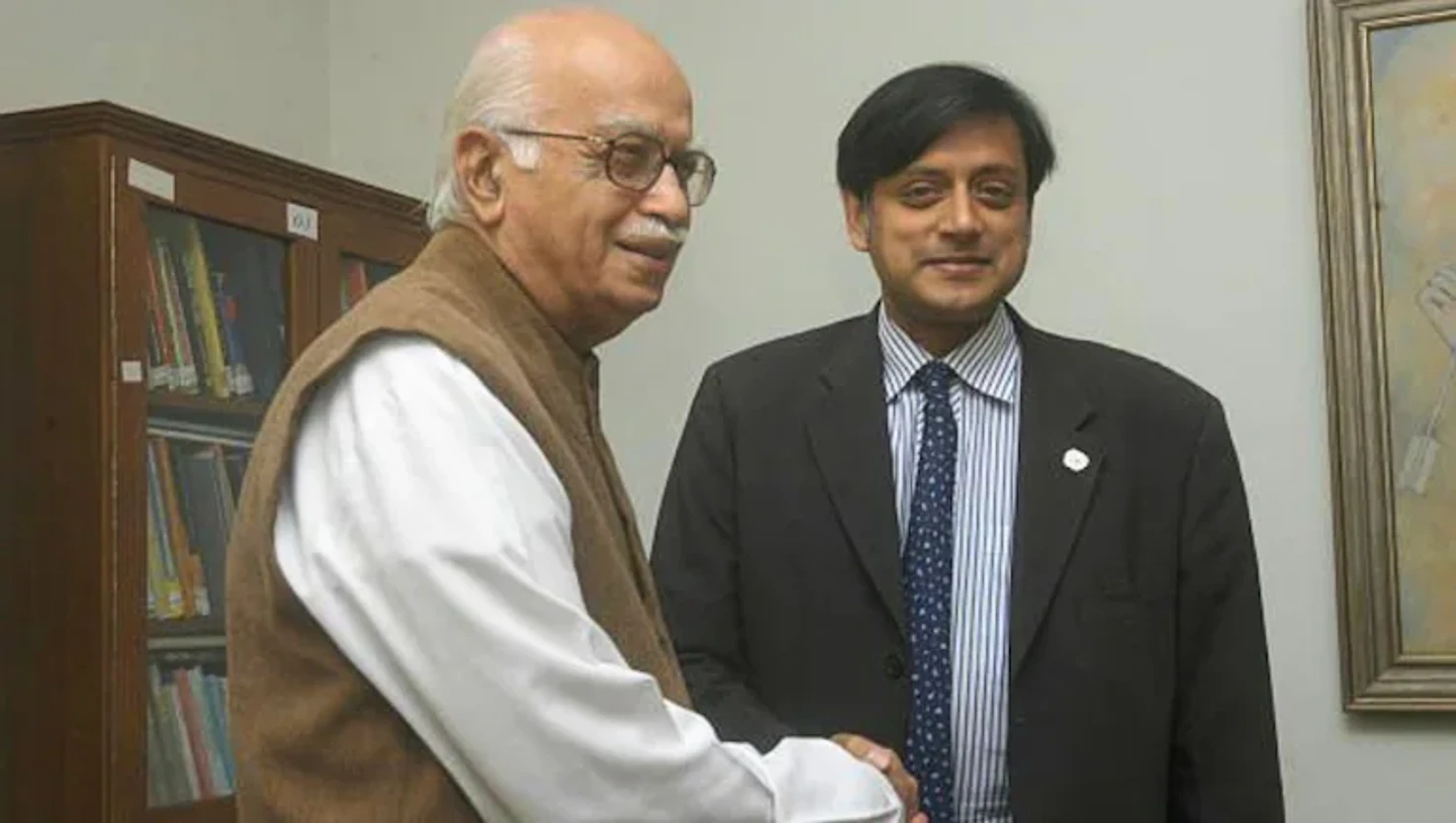 Congress Clarifies After Shashi Tharoor's Remarks on LK Advani