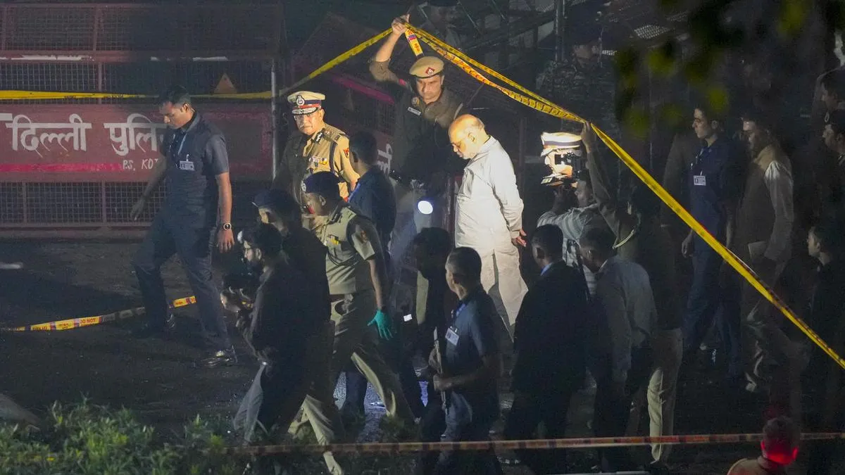 Explosion Near Red Fort in Delhi Leaves Eight Dead and Injured