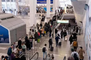US Airlines Cancel Over 3,300 Flights Amid Shutdown Concerns