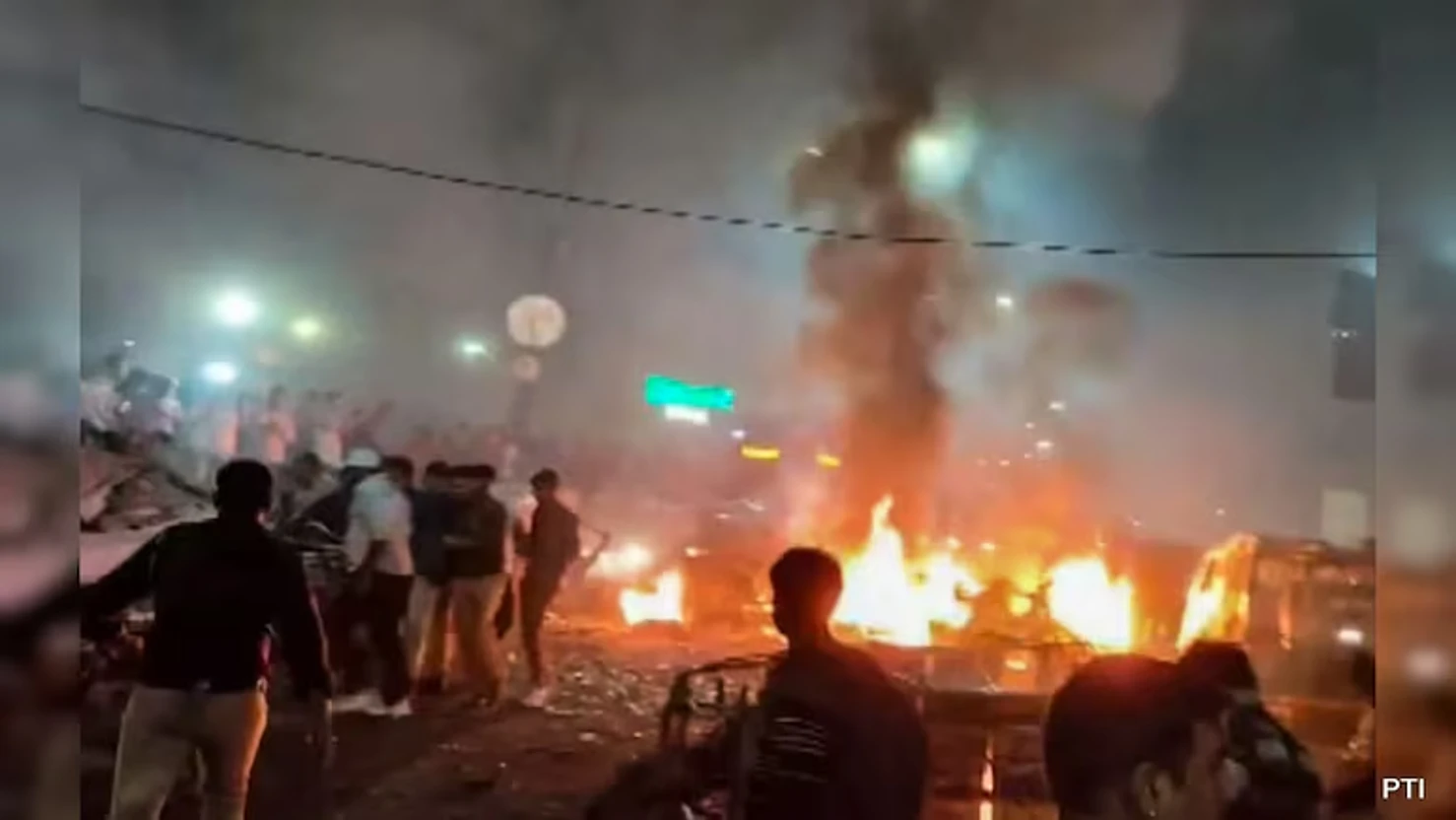 Explosion Near Red Fort Metro Station Leaves Eight Dead