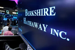 Berkshire Hathaway Invests $4.3 Billion in Alphabet, Cuts Apple Stake