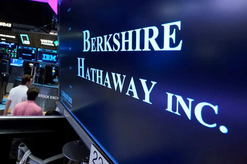 Berkshire Hathaway Invests $4.3 Billion in Alphabet, Cuts Apple Stake