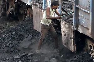 India's Core Industries Growth Remains Flat in October 2025