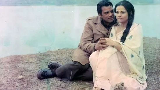 Mumtaz Remembers Dharmendra in Heartfelt Tribute Following His Death