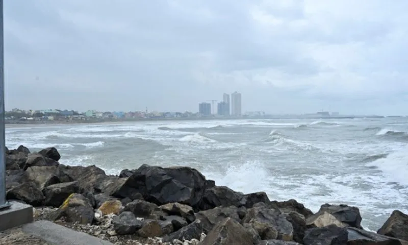 Cyclone Ditwah Approaches India, Heavy Rainfall Expected in Tamil Nadu