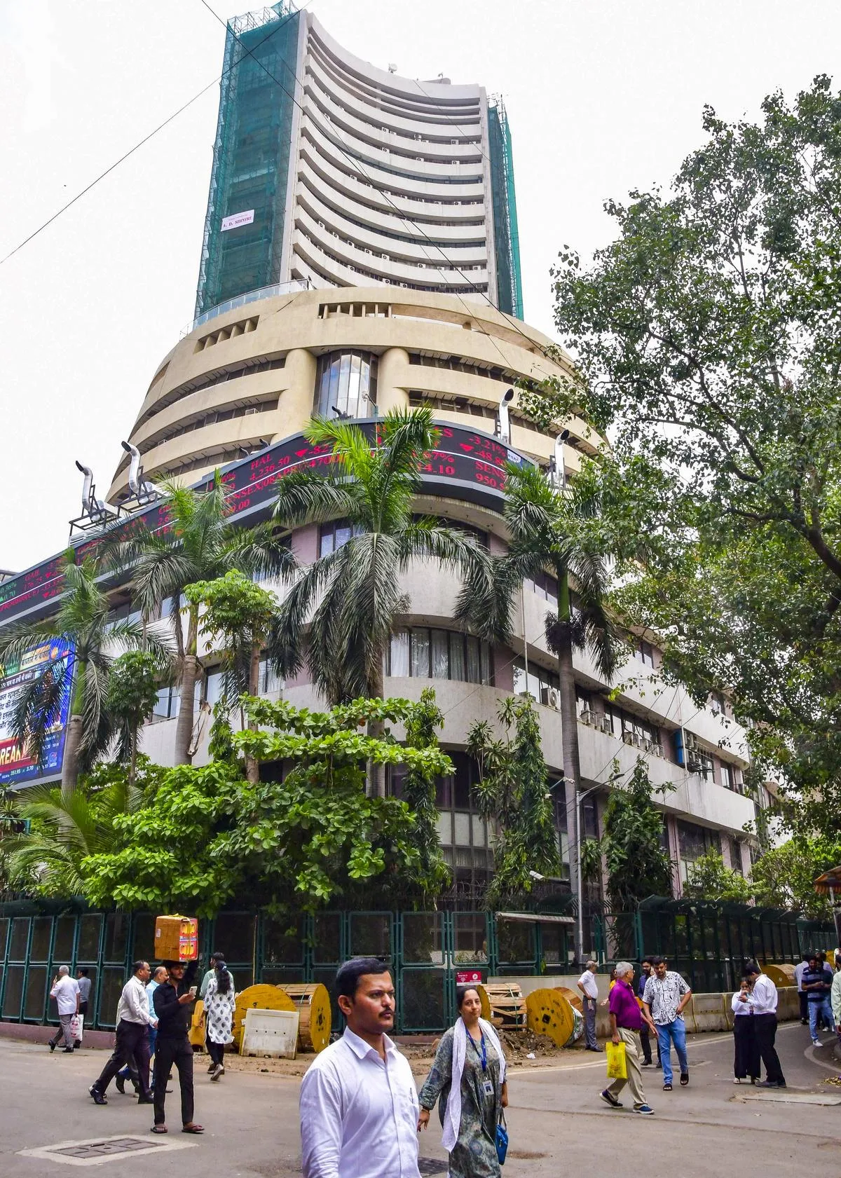 Indian Stock Market Declines as Sensex Falls Over 500 Points