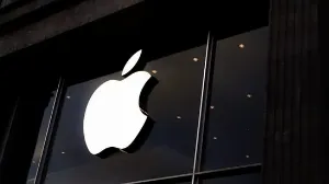 Apple Faces Leadership Exits as AI Chief and Design Head Depart