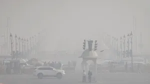 Delhi's Severe Smog Disrupts Flights and Schooling Amid Health Alerts