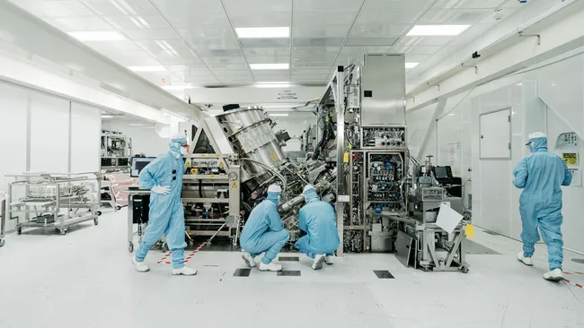 China Advances in EUV Lithography Technology Amid Challenges