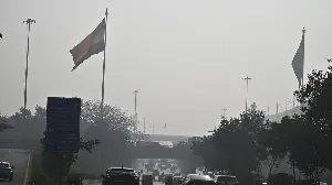 Delhi Air Quality Improves Amid Strong Winds and Persistent Fog