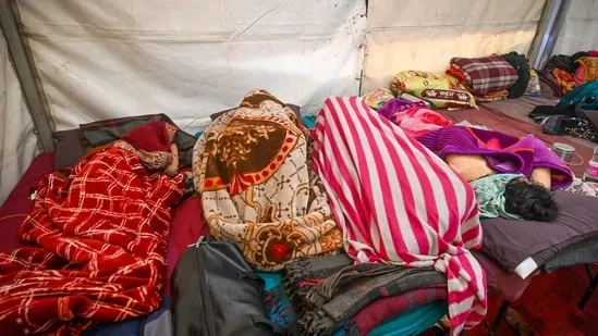 Cold Wave Raises Health Concerns in Northern India as Temperatures Plummet