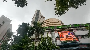 Indian Stock Markets Decline Amid Foreign Fund Withdrawals