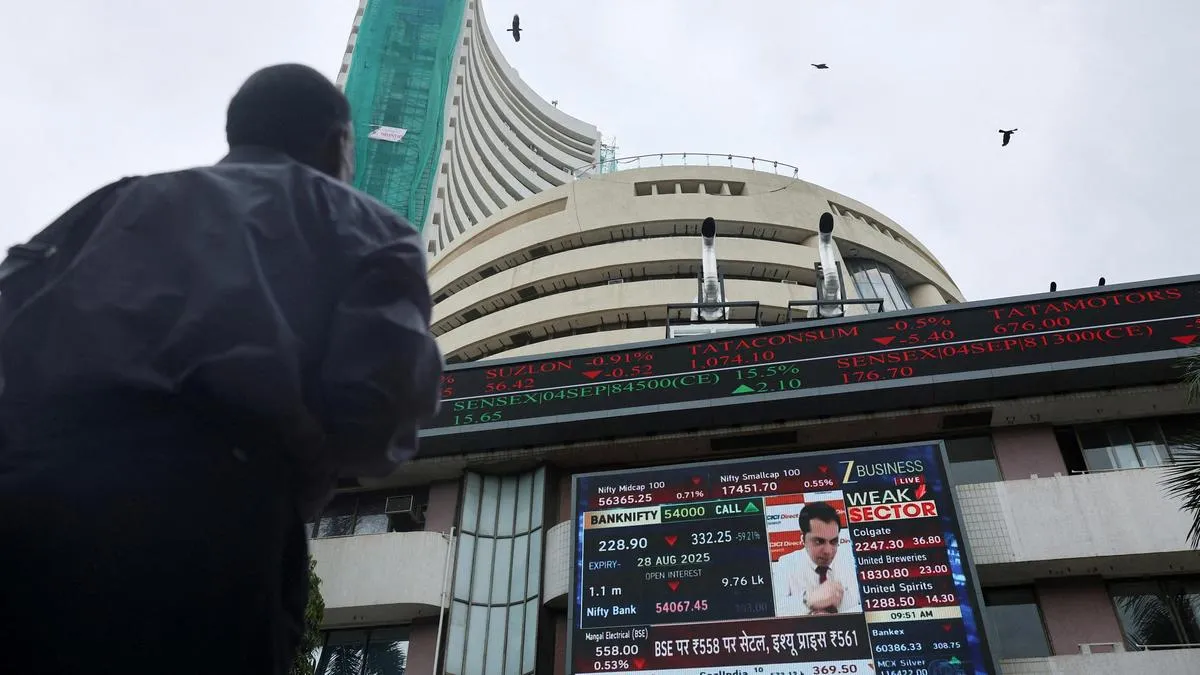 Indian Stock Markets Decline Amid Volatile Trading Conditions