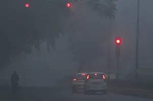 Delhi Air Quality Declines as Cold Snap and Fog Persist