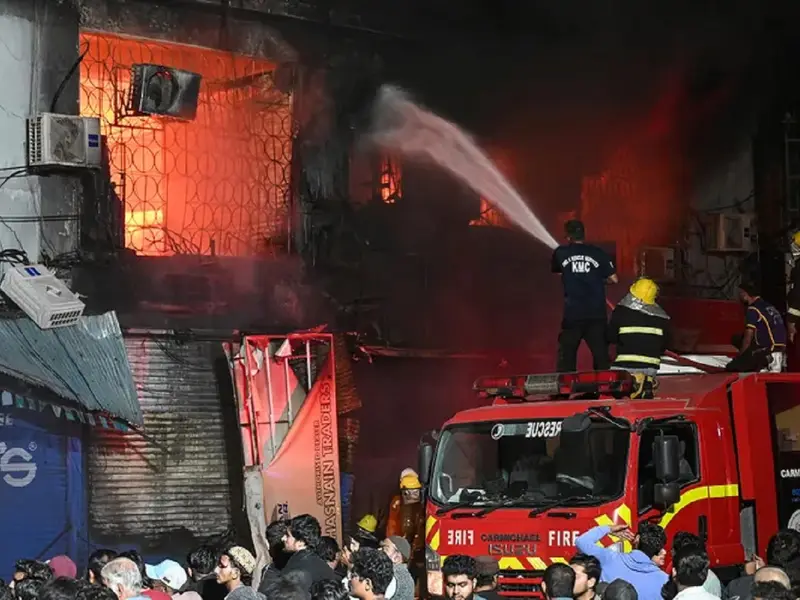 Fire in Karachi Shopping Centre Results in Six Fatalities