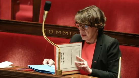 Macron Calls for Strong EU Response to US Tariffs on Greenland