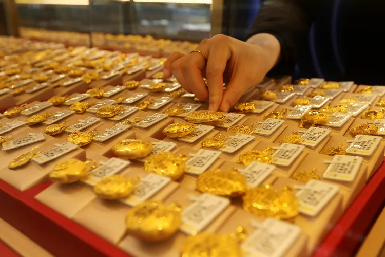 Gold Prices Surpass $5000 per Ounce Amid Market Uncertainty