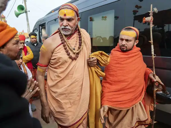 Arijit Singh Plans Directorial Debut Featuring Shora Siddiqui