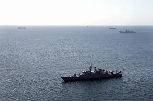 Iran Conducts Naval Drills Near US Warships Amid Rising Tensions