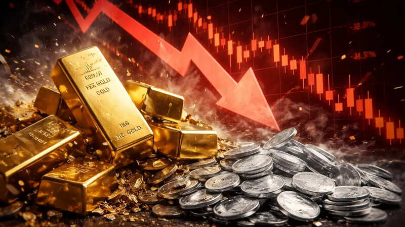 Gold and Silver Prices Decline Amidst Hawkish Federal Reserve Signals