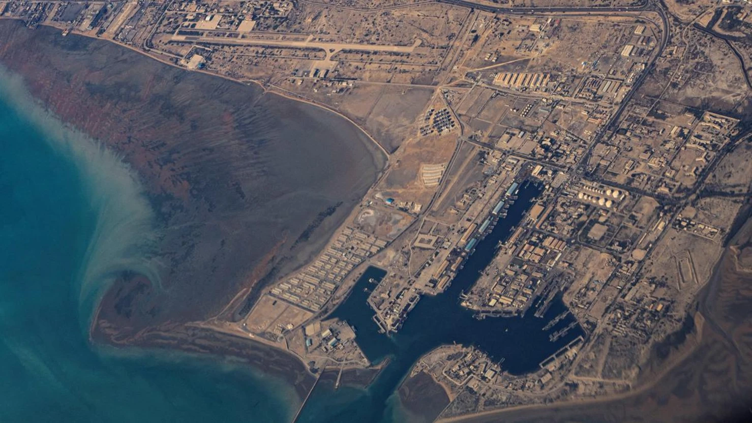 Iran's Revolutionary Guards Conduct Military Drills in Strait of Hormuz