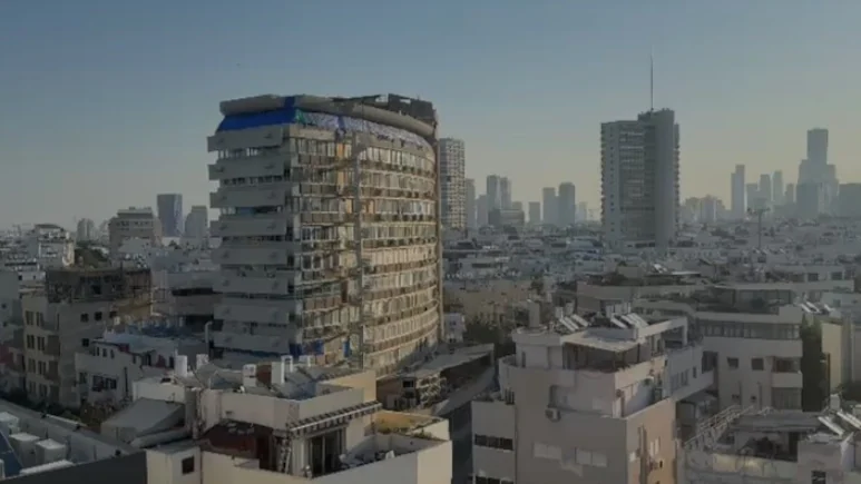 Iran Strikes Trigger Blasts Across Gulf and Israel