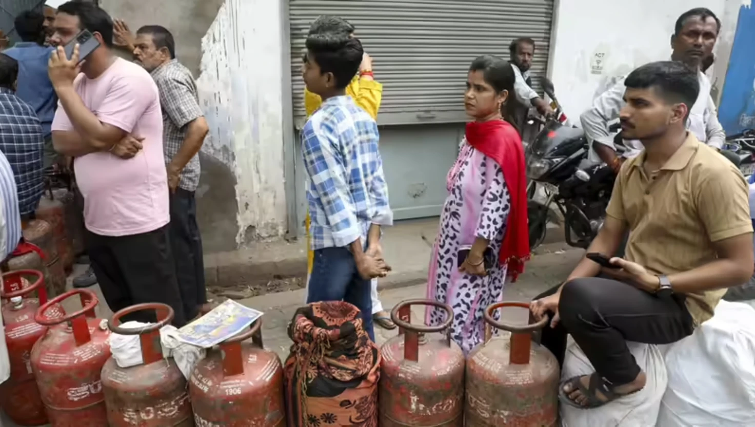 India Assures Secure Crude Oil Supply as LPG Distribution Prioritised
