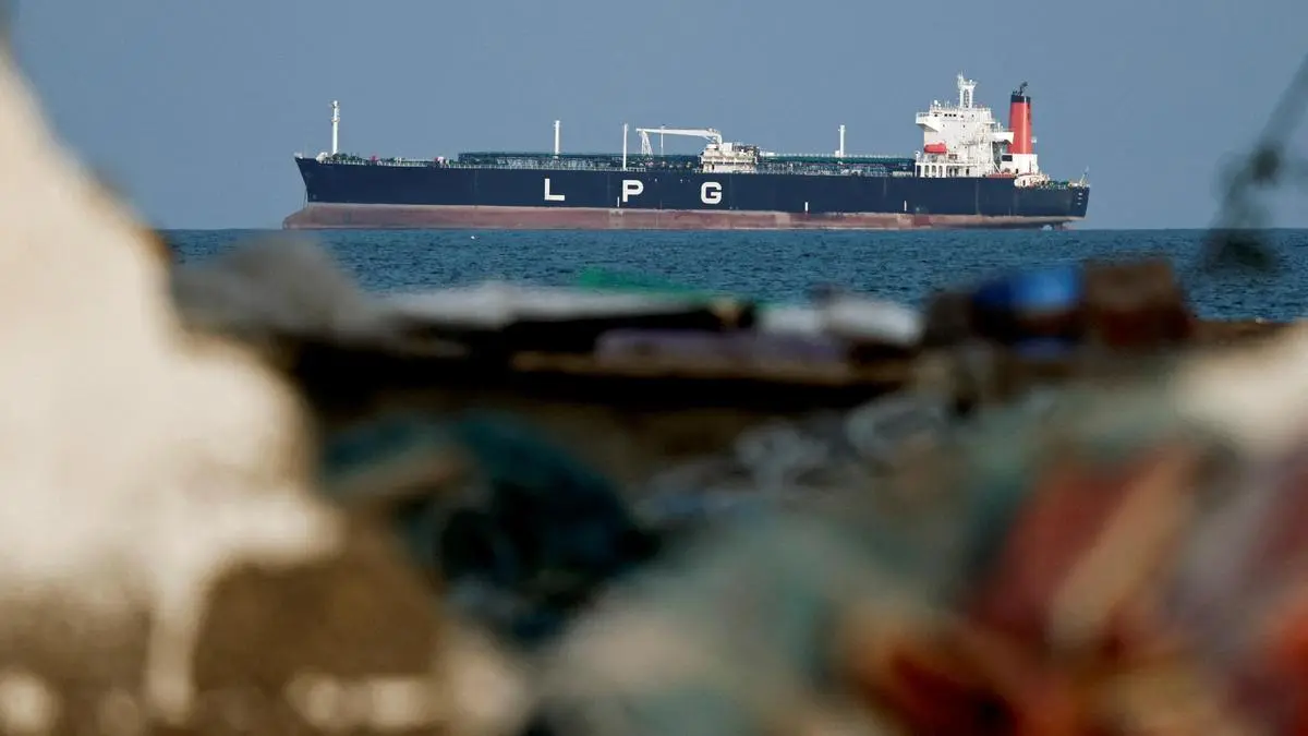 Indian LPG Carriers Cross Strait of Hormuz Safely, Government Confirms Crew in Persian Gulf Secure