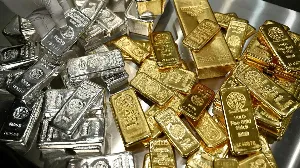 Gold and Silver Prices Drop Over 7% Amid Geopolitical Tensions