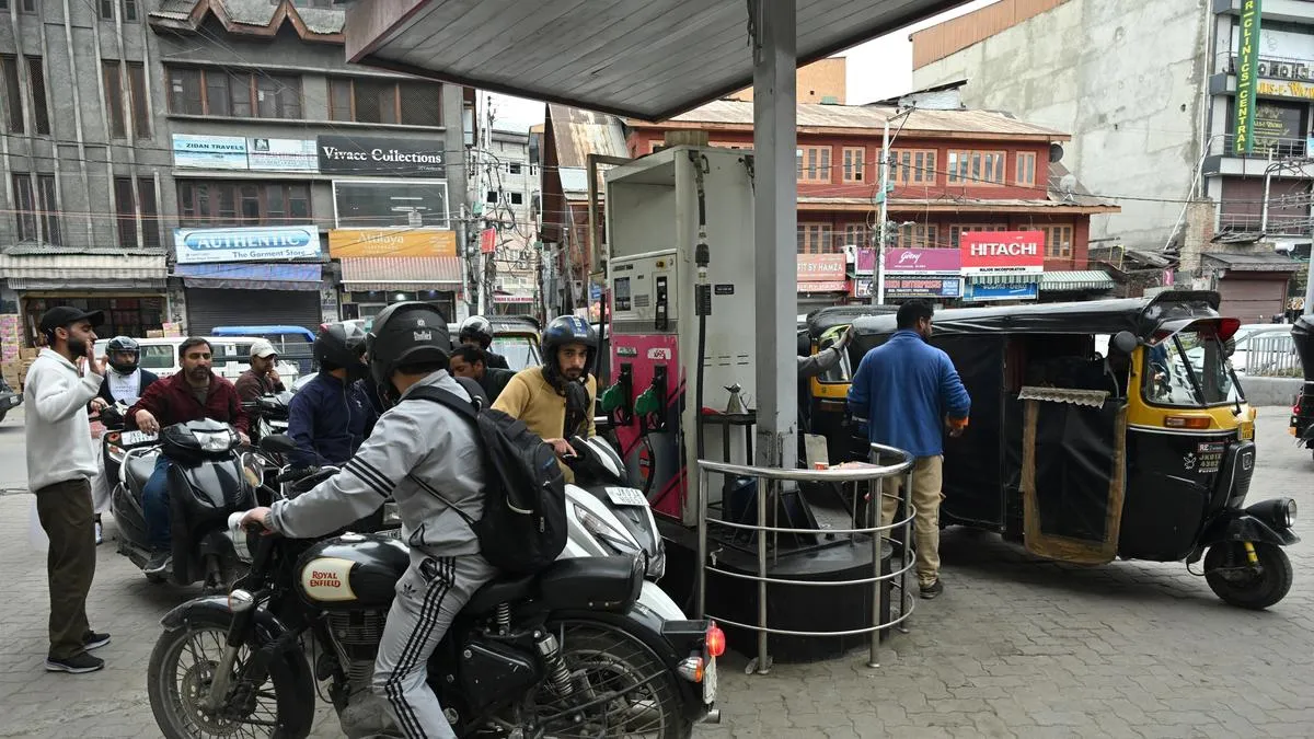 India Maintains Robust Oil and LPG Supplies Amid Regional Tensions