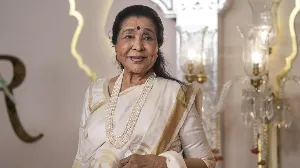 Legendary Singer Asha Bhosle Dies at 92 in Mumbai