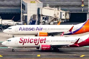 Minor Collision Between Akasa Air and SpiceJet Aircraft at Delhi Airport