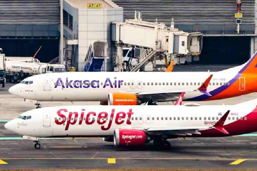 Minor Collision Between Akasa Air and SpiceJet Aircraft at Delhi Airport