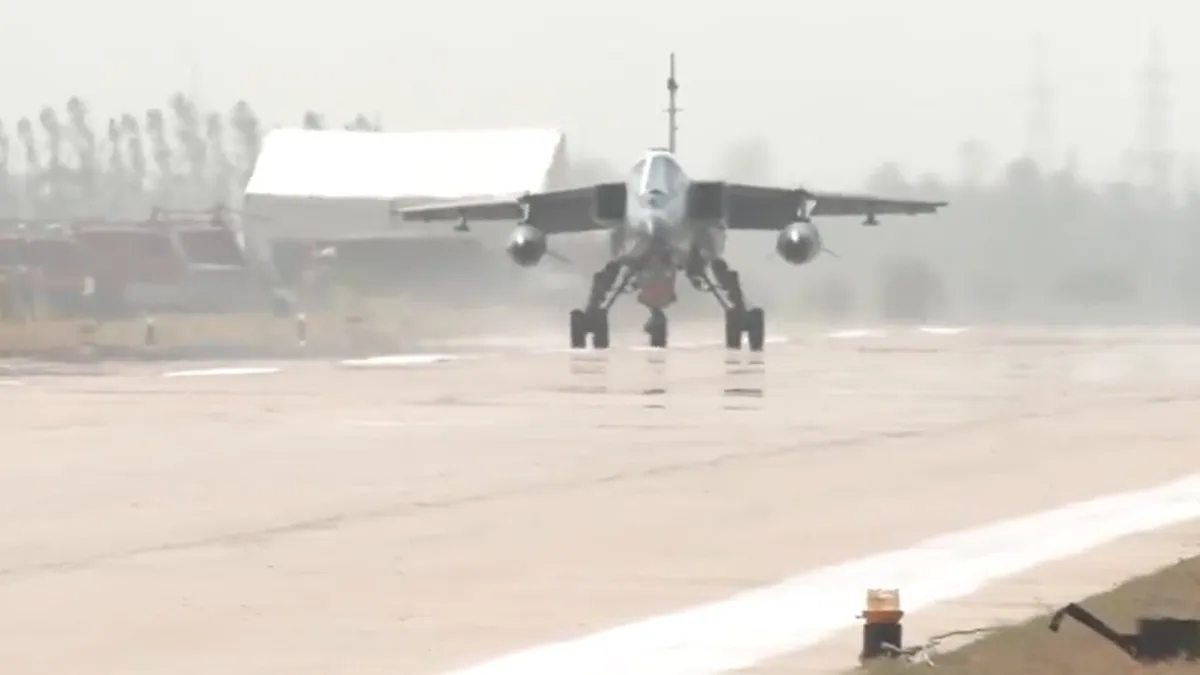 Indian Air Force Conducts Exercise on Purvanchal Expressway