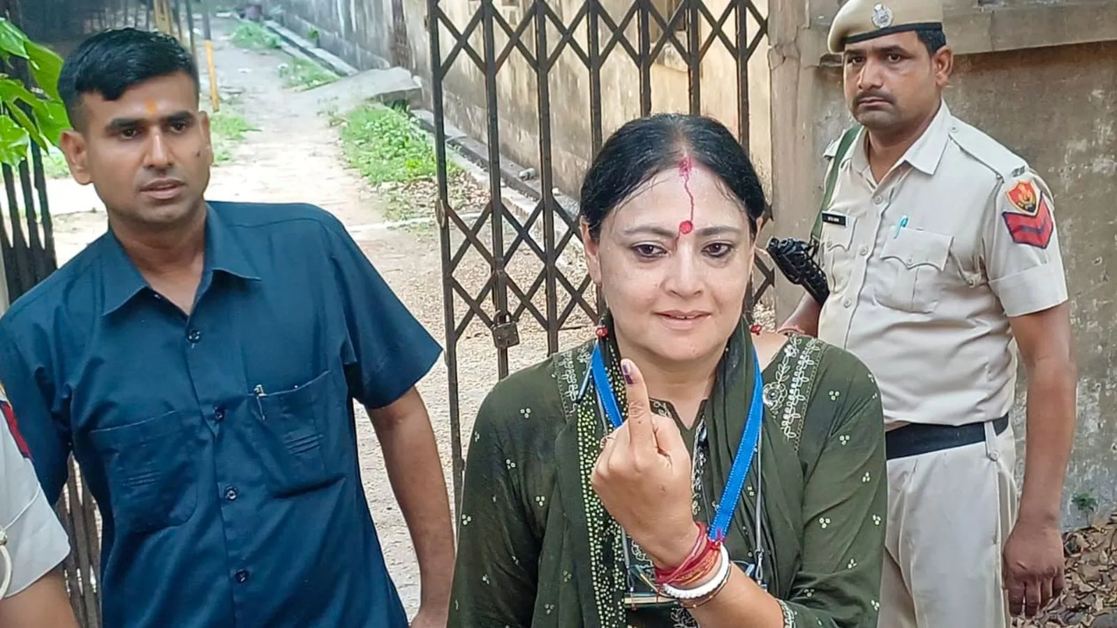 BJP Candidate Agnimitra Paul's Car Attacked in Asansol