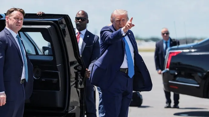 Donald Trump Criticises CBS Journalist Over Manifesto Reading