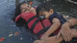 Jabalpur Cruise Tragedy: Viral Image of Drowning Mother and Child Debunked