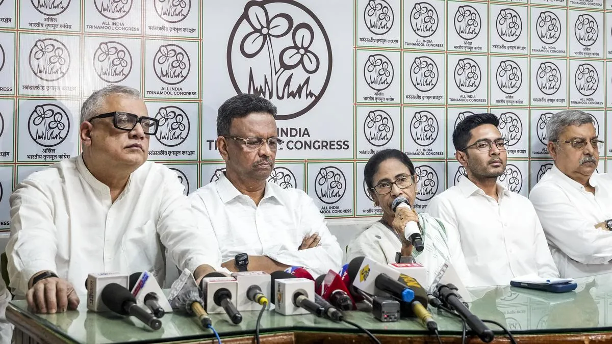 Mamata Banerjee Declines to Resign After Electoral Loss in West Bengal