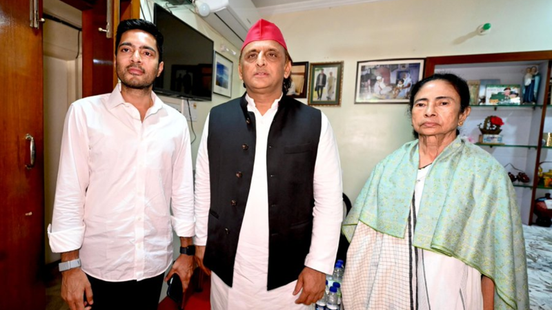 Akhilesh Yadav Offers Support to Mamata Banerjee After Election Defeat