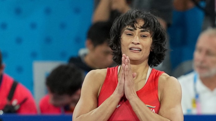 Wrestling Federation of India Bars Vinesh Phogat from Competitions