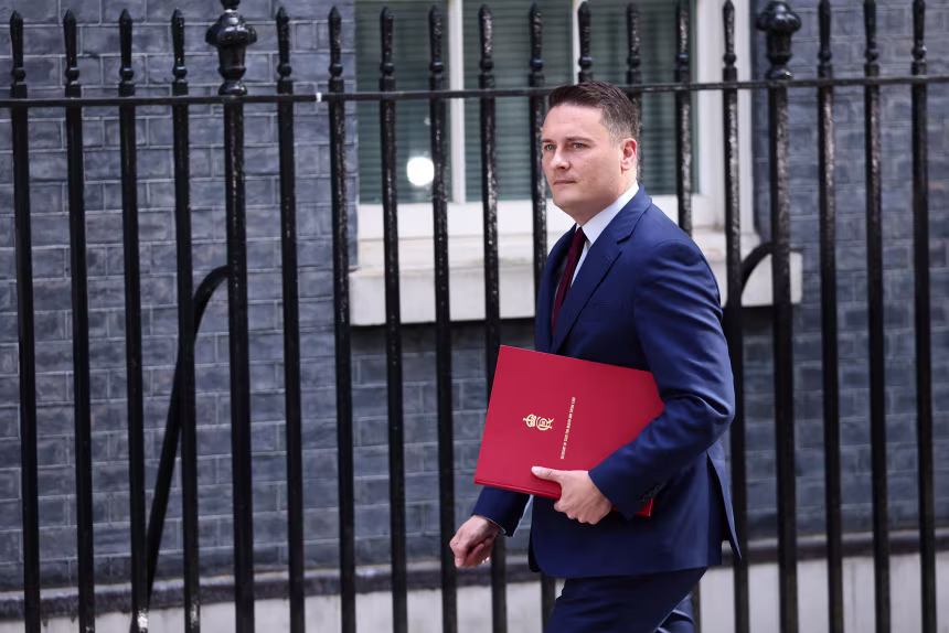UK Health Minister Wes Streeting Resigns Over Leadership Concerns