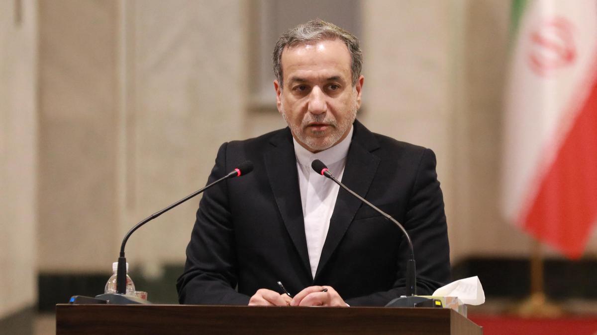 Iran Permits Chinese Vessels Through Strait of Hormuz Amid Regional Tensions