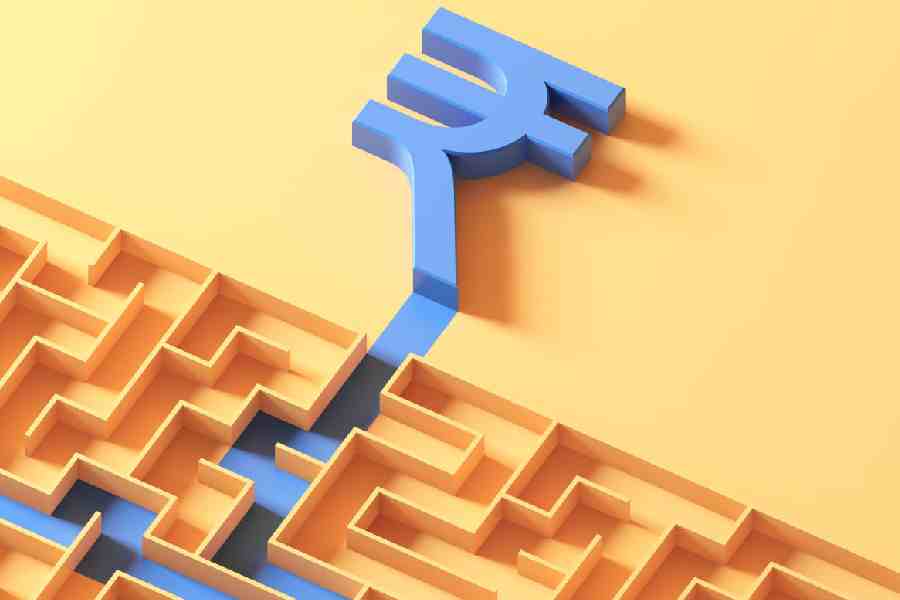 Indian Rupee Falls Below 96 Against US Dollar Amid Economic Concerns
