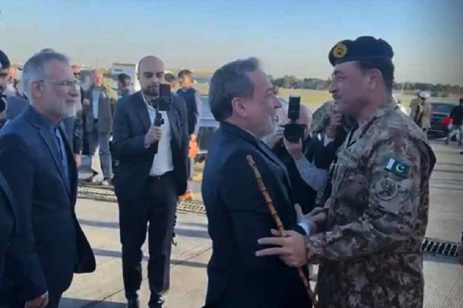 Peace Talks Progress as Pakistan's Military Chief Visits Tehran
